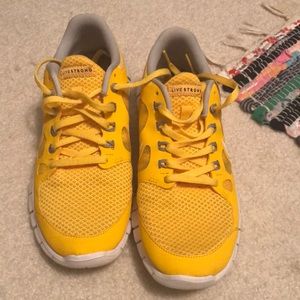 Nike Free Run LiveStrong Tennis Shoes